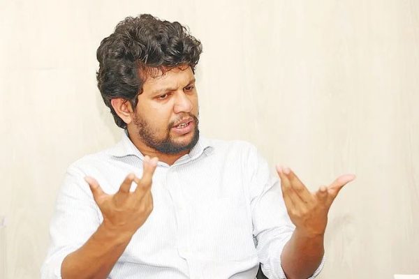 ‘অনেকেই ভাঙার কাজে ব্যস্ত, গড়ায় কাউকে পাওয়া যায় না’